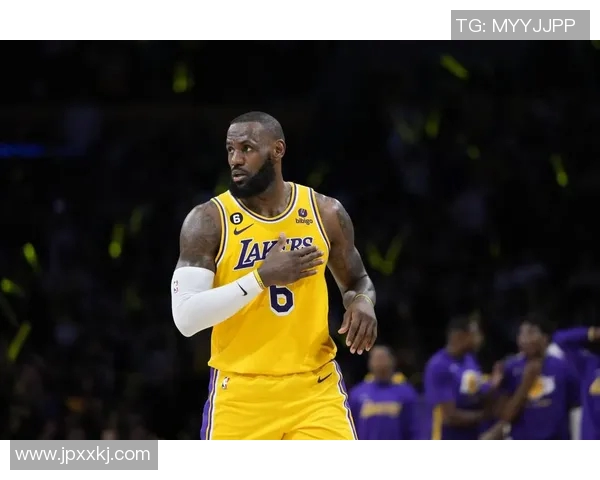 湖人大胜灰熊,戴维斯砍下25分,完美演绎冠军风采 湖人大胜灰熊,戴维斯砍下25分,完美演绎冠军风采