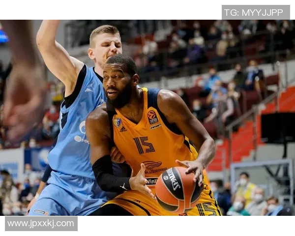 全场拉高球的风头被活塞击败,门罗爆冷上演英雄故事 全场拉高球的风头被活塞击败,门罗爆冷上演英雄故事