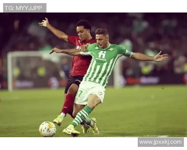 尤文图斯宣布签下西甲明星，引发球迷热议和期待