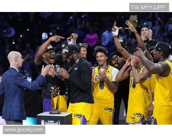 詹姆斯联手安东尼引领湖人队夺冠，终结雄鹿三连霸之路